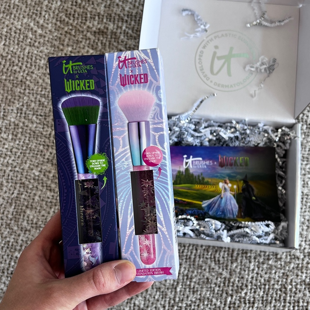 It cosmetics x wicked brushes